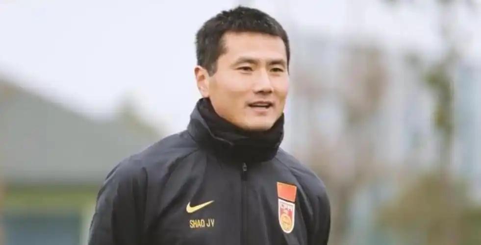 云开官网-国足0-2连夜洗牌!邵佳一承认翻车,3国脚基本出局,11人框架已定